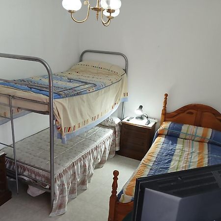 Habitacion Privada Triple Toledo Exterior photo