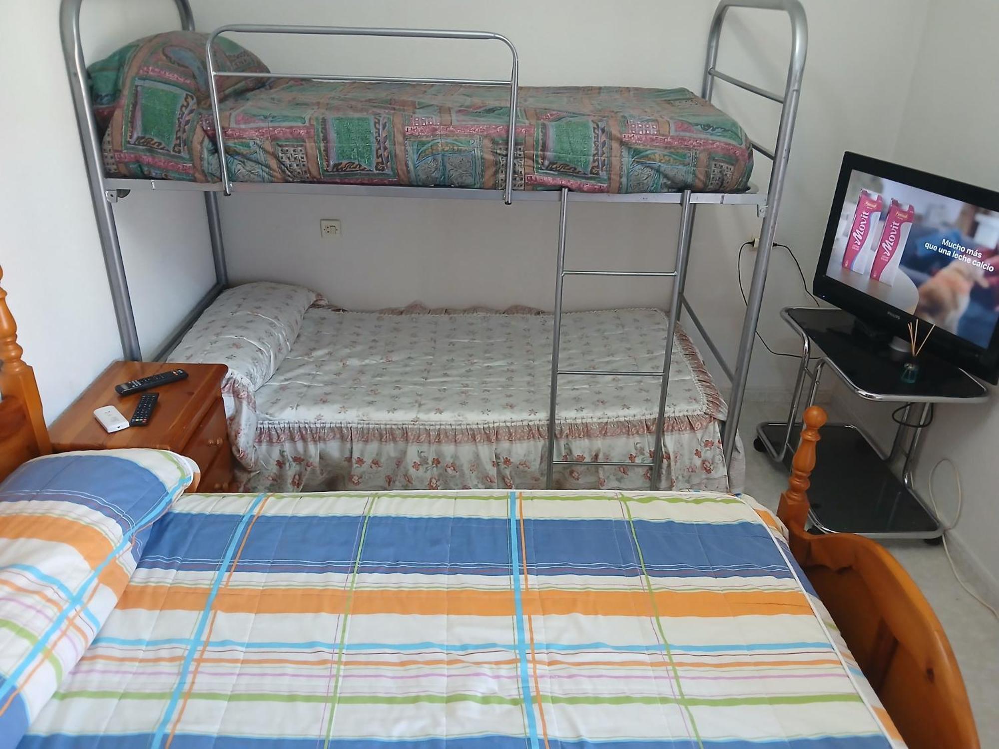 Habitacion Privada Triple Toledo Exterior photo