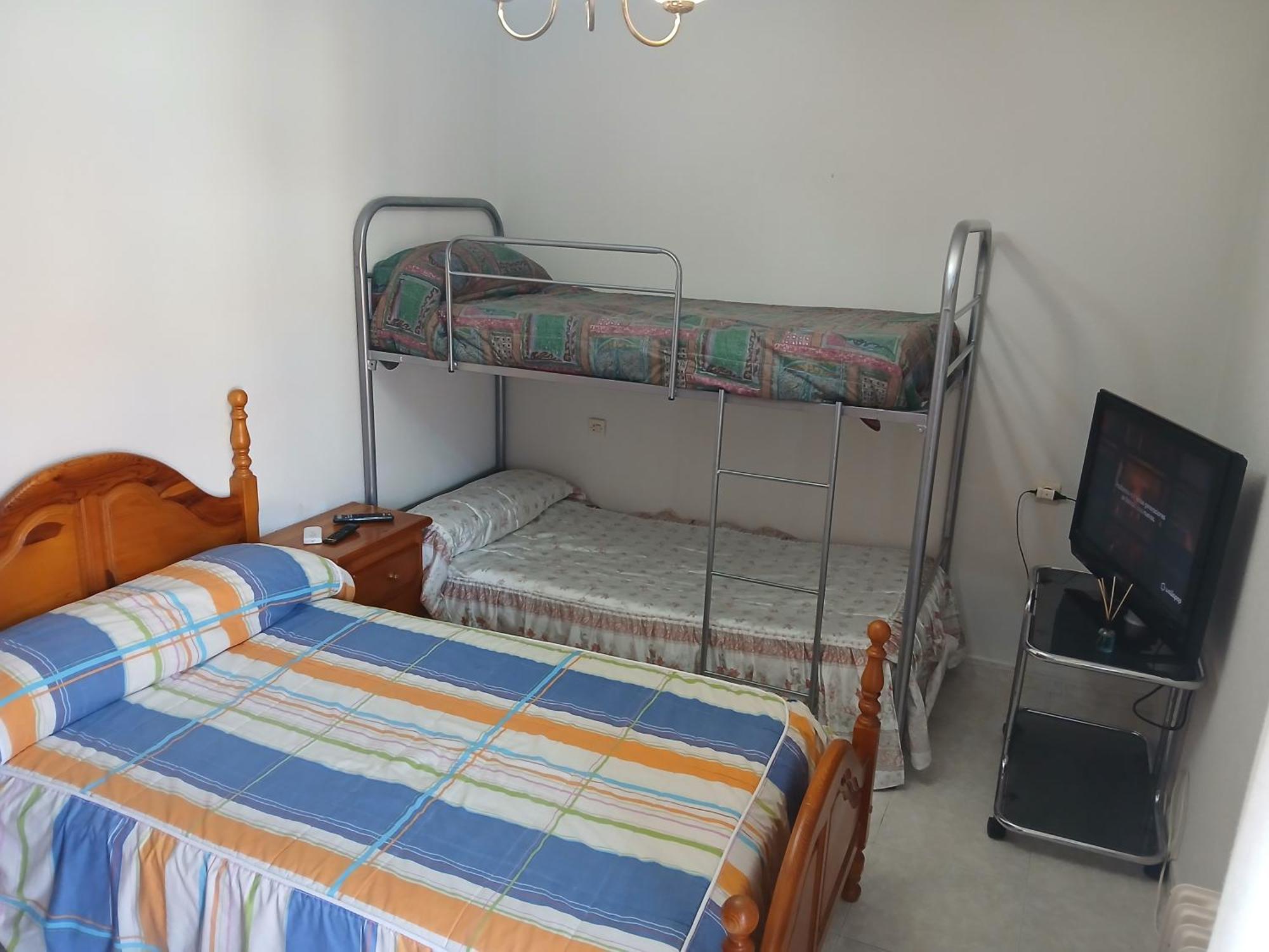 Habitacion Privada Triple Toledo Exterior photo