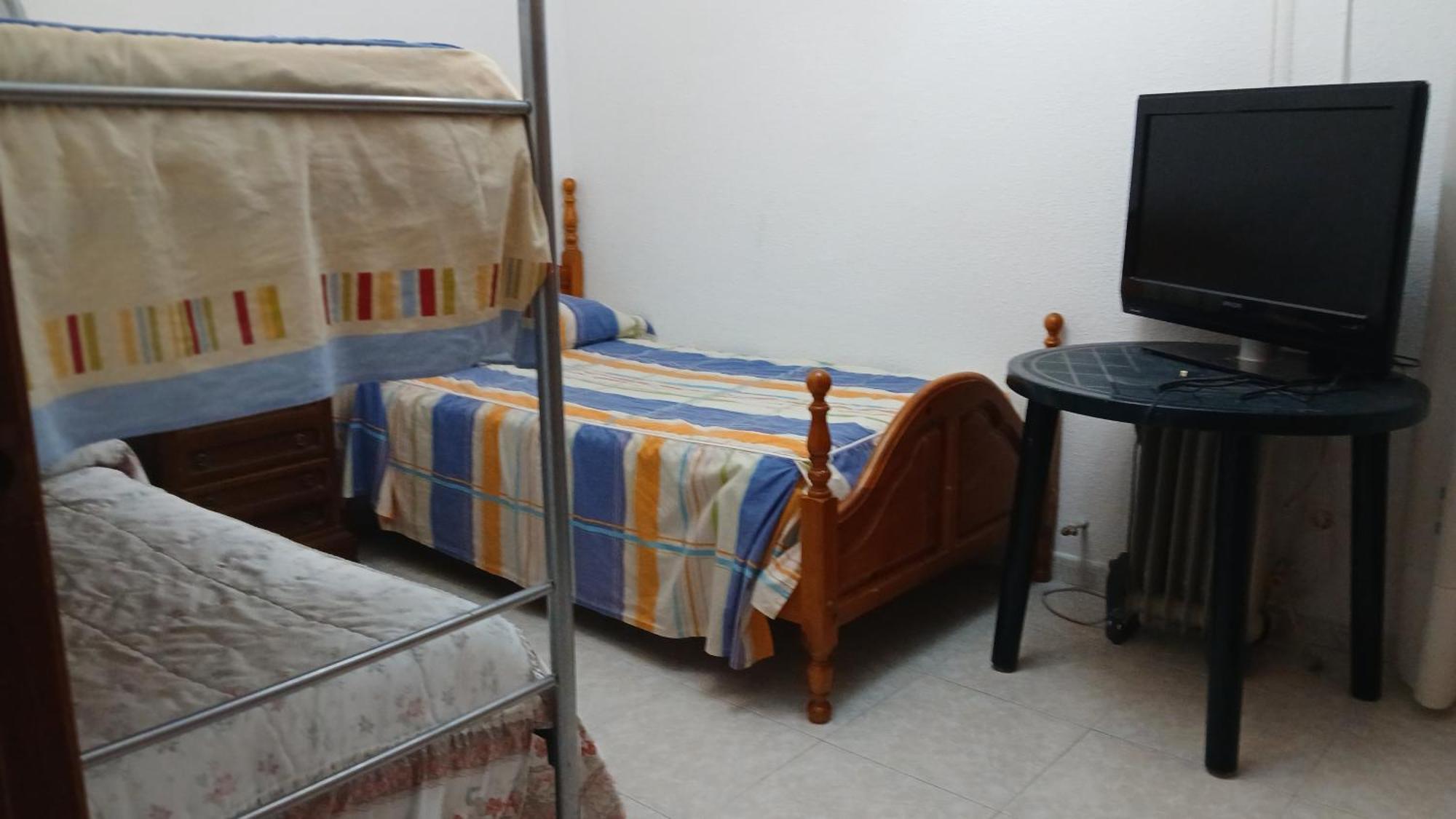 Habitacion Privada Triple Toledo Exterior photo