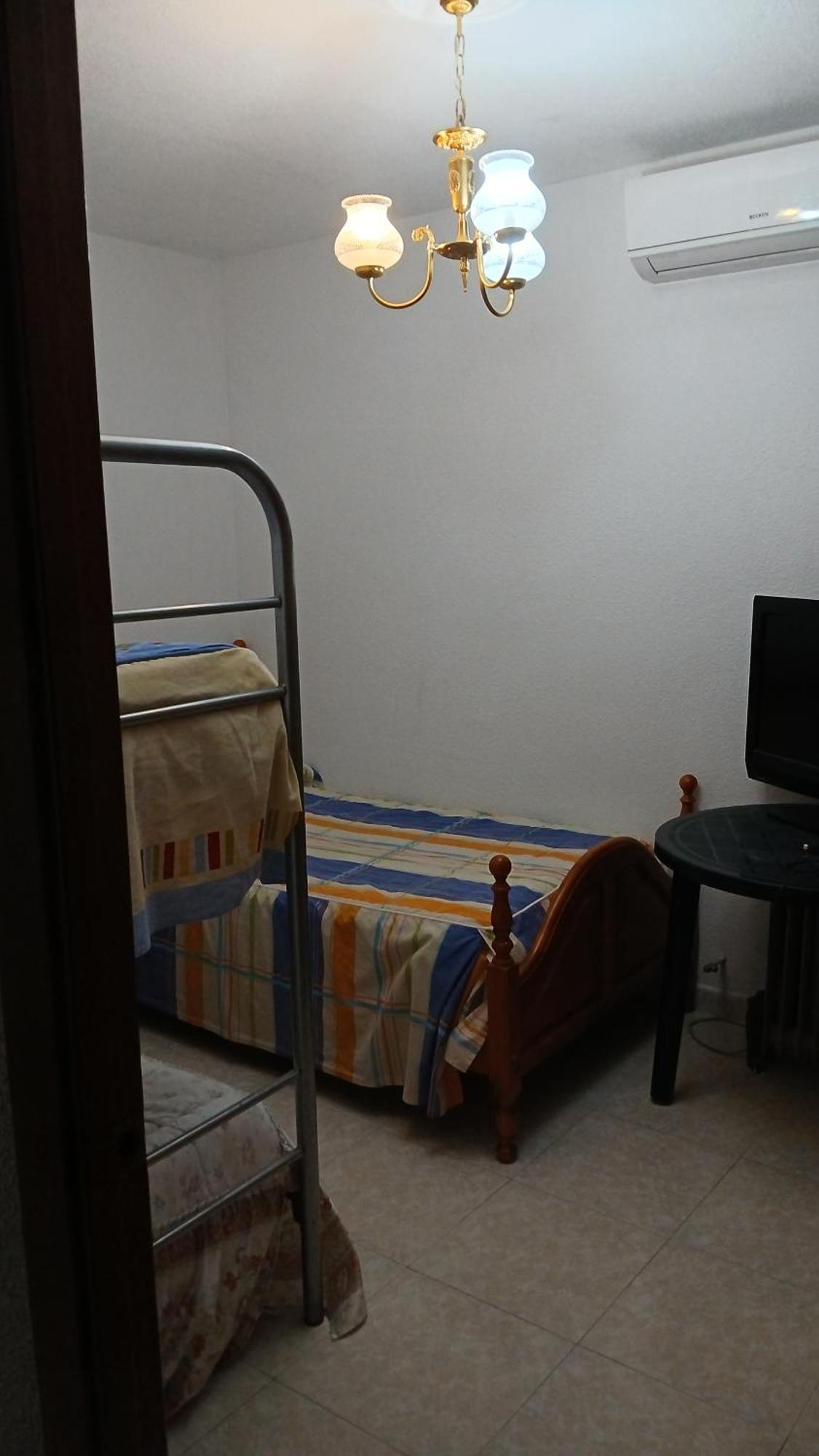 Habitacion Privada Triple Toledo Exterior photo