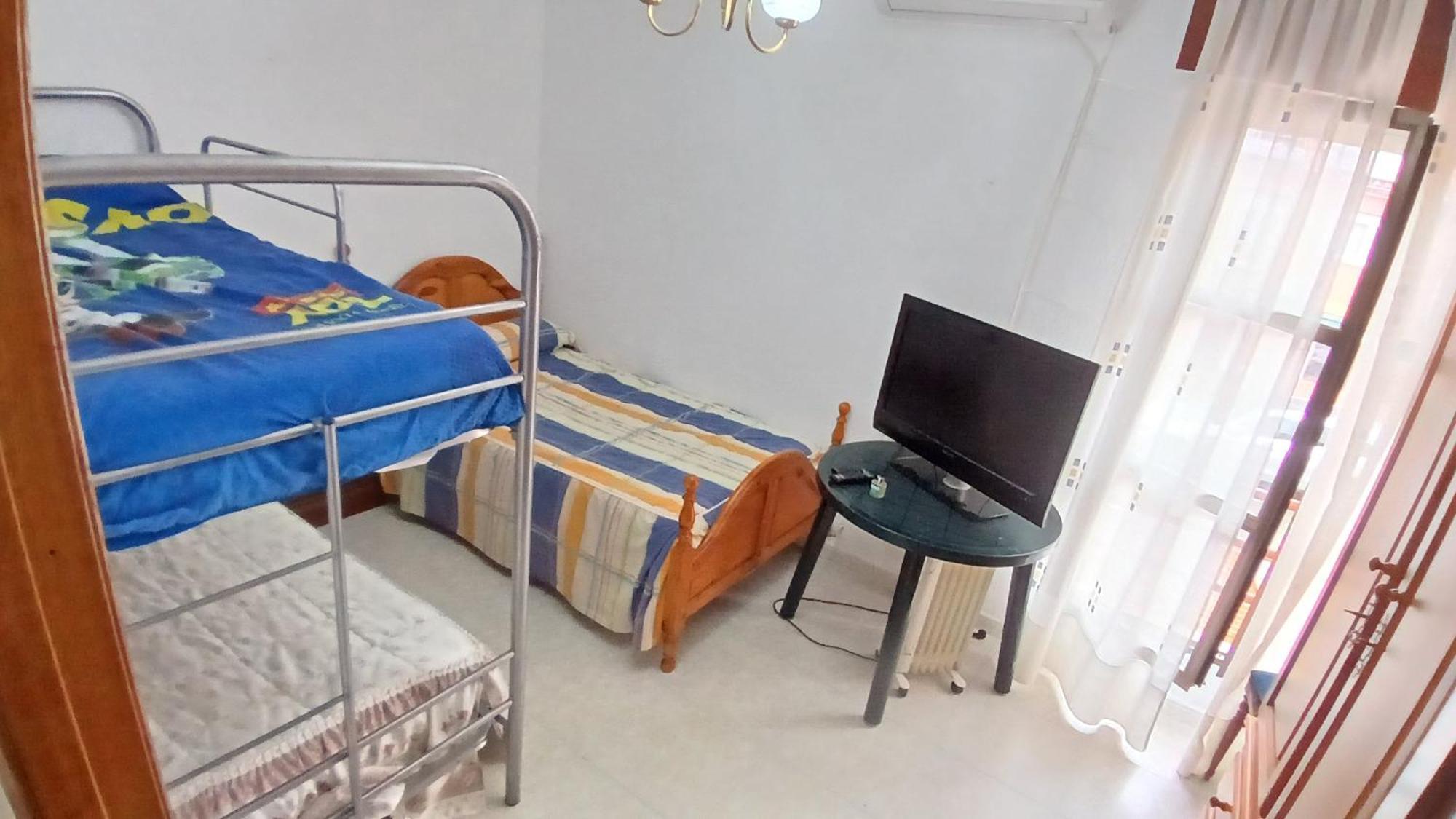 Habitacion Privada Triple Toledo Exterior photo