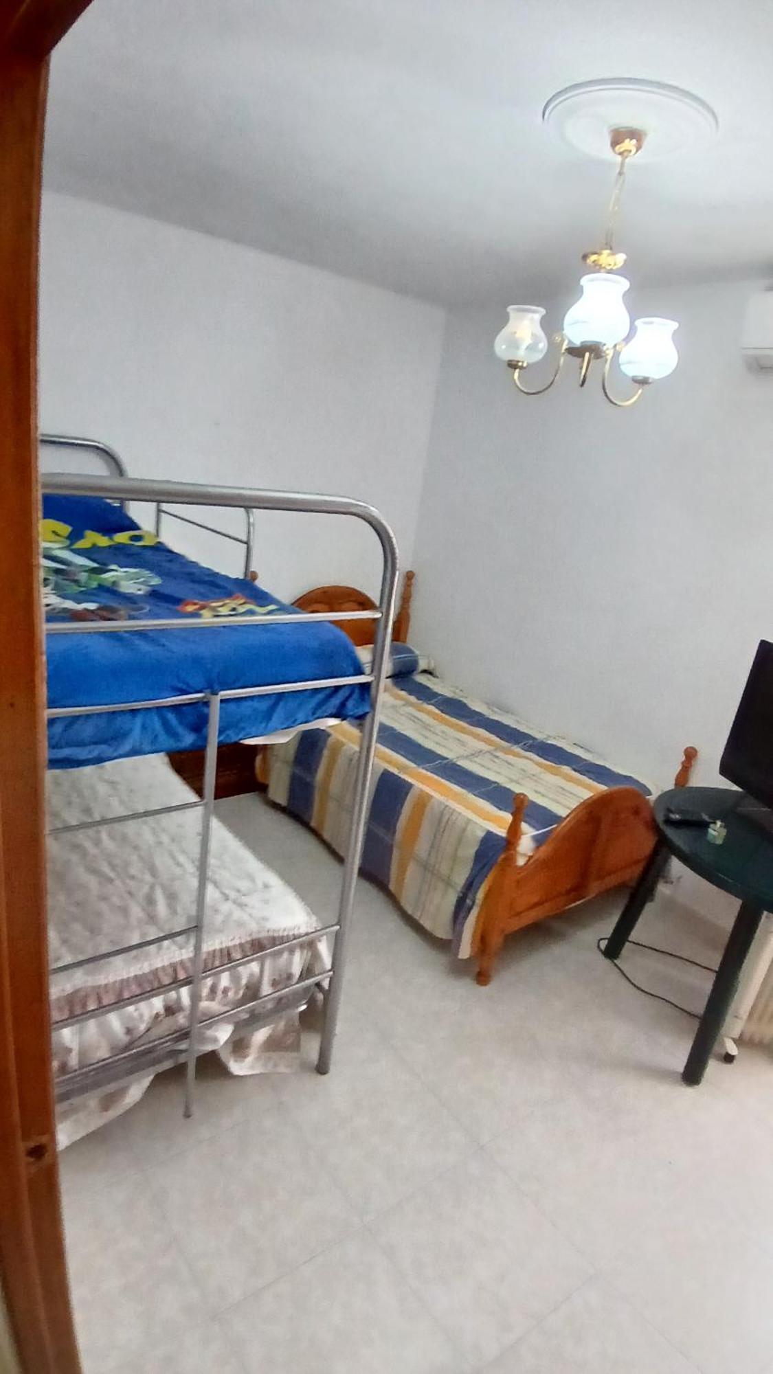 Habitacion Privada Triple Toledo Exterior photo