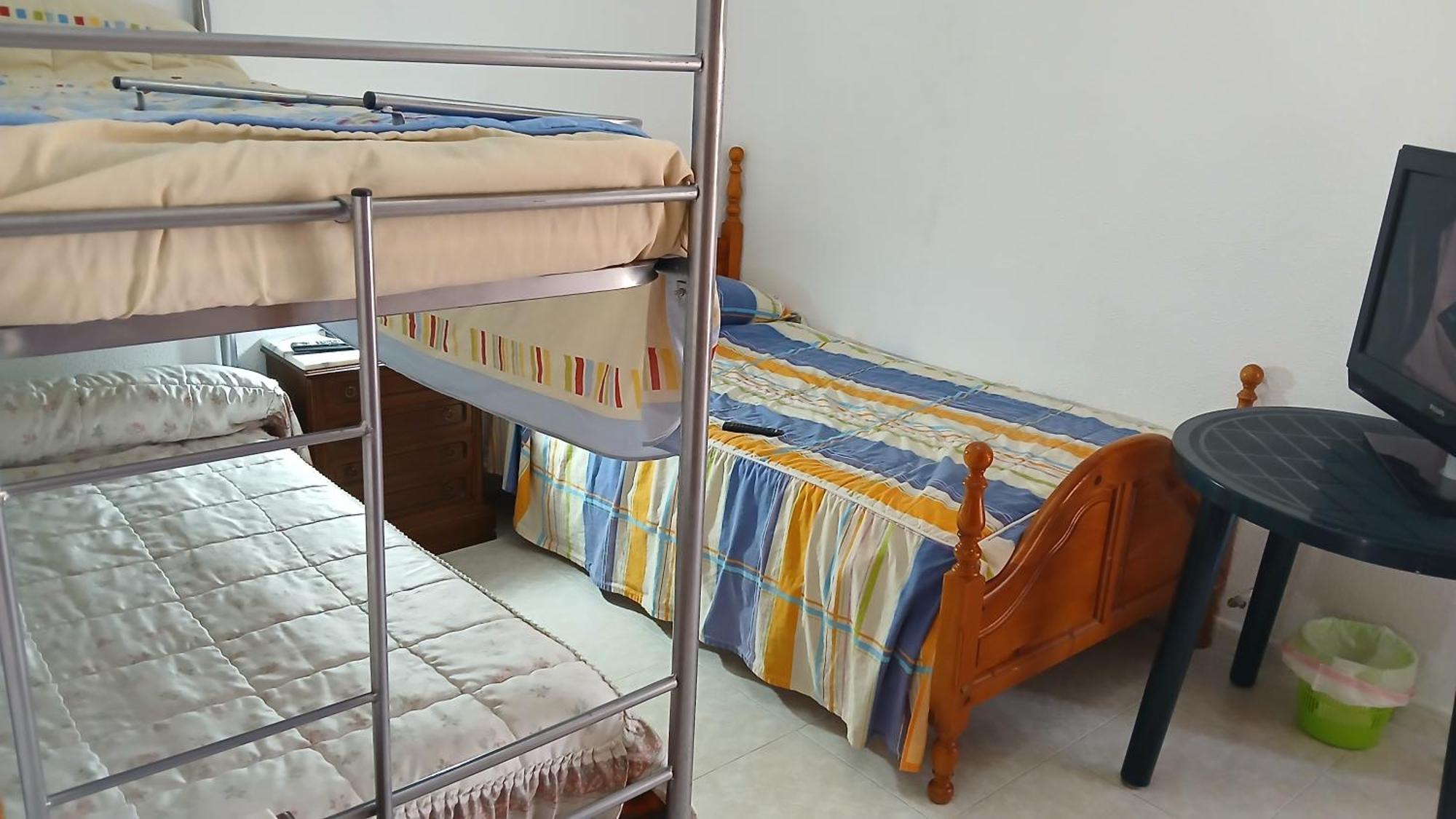 Habitacion Privada Triple Toledo Exterior photo