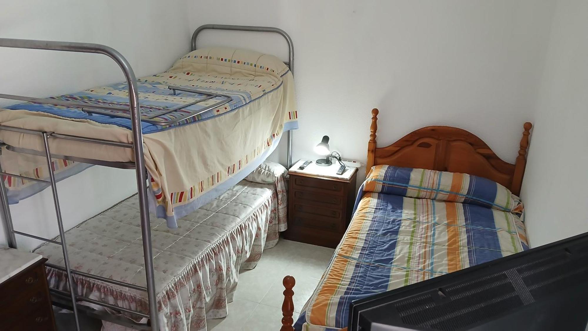 Habitacion Privada Triple Toledo Exterior photo