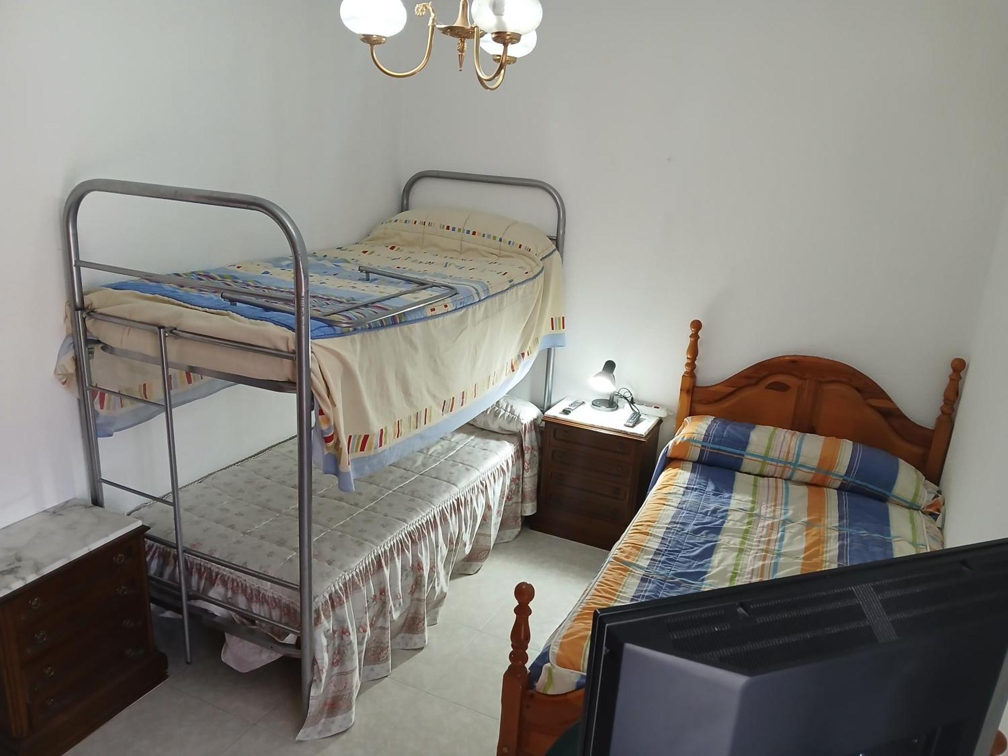Habitacion Privada Triple Toledo Exterior photo